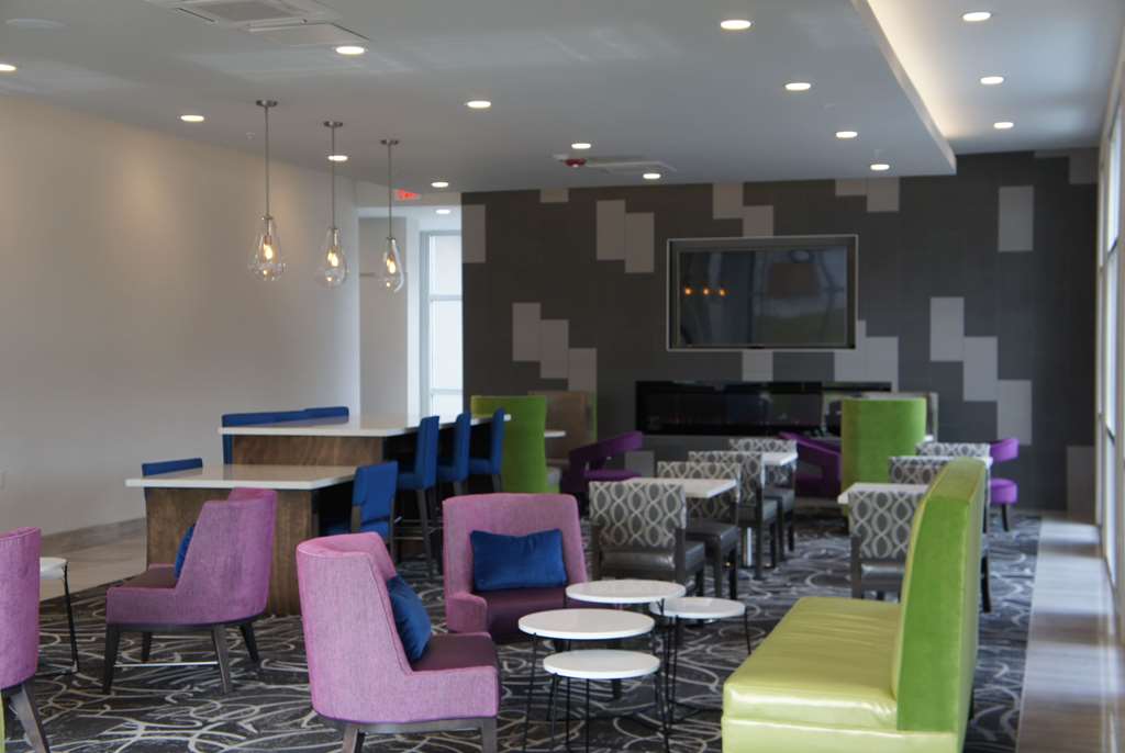 La Quinta Inn & Suites by Wyndham Mobile - photo 11