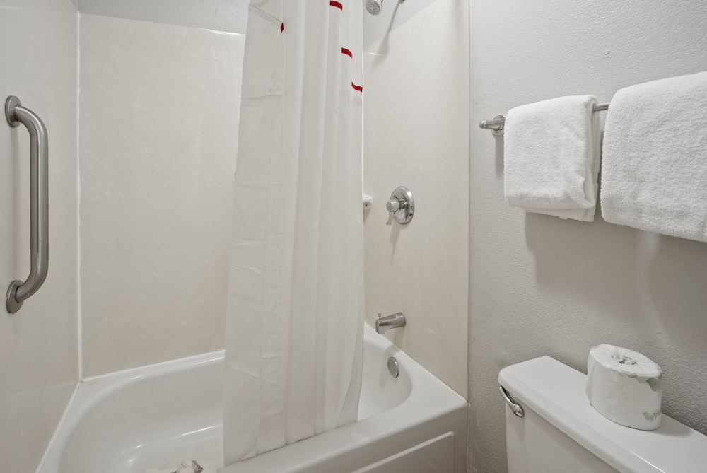Red Roof Inn Greensboro Airport - photo 19