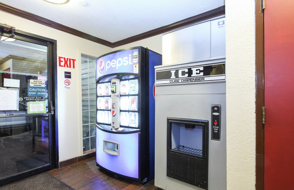 Evergreen Inn & Suites Portland - photo 24