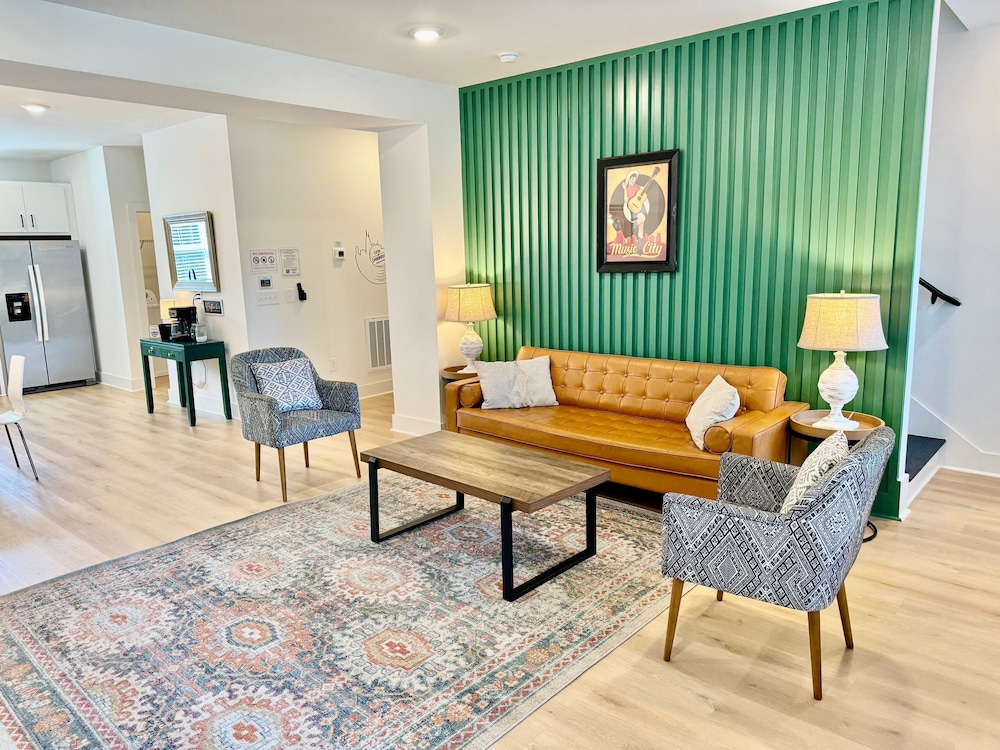 Near Broadway & Opry 3BR Game Room Sleeps 10 — 4-Star Luxury Hotel in Nashville, United States