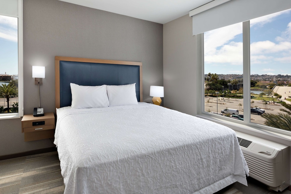 Hampton Inn & Suites San Diego Airport Liberty Station - photo 10