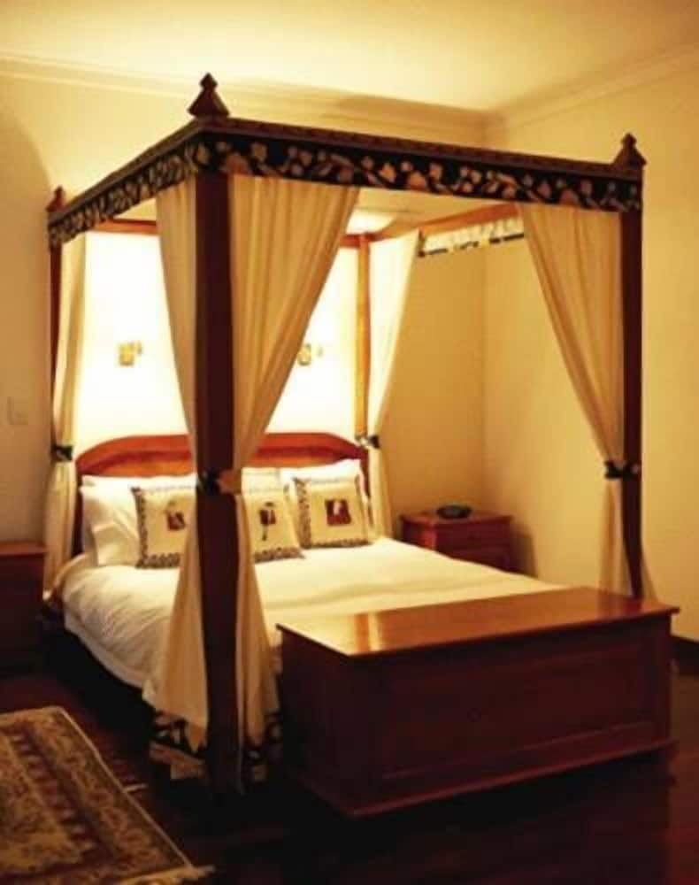 Lazy River Boutique Bed & Breakfast — 4-Star Luxury Hotel in Pinjarra, Australia