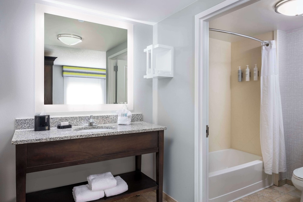 Hampton Inn & Suites Birmingham 280 East Eagle Point - photo 18