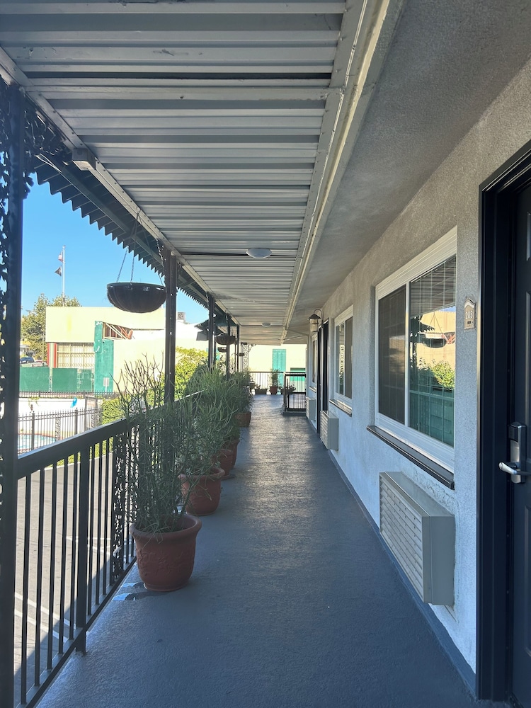 Welcome Inn on Colorado Blvd - photo 24