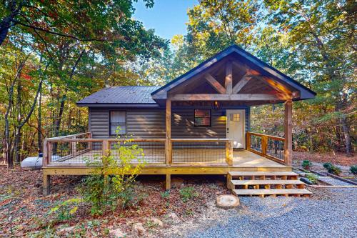 Cozy Cabin in the Trees — 4-Star Luxury Hotel in Blue Ridge, United States