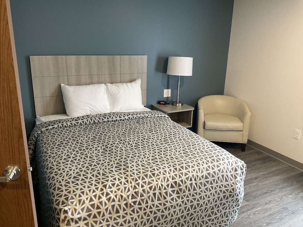 WoodSpring Suites East Lansing University Area - photo 12