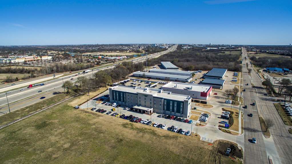 WoodSpring Suites Dallas Plano Central Legacy Drive - photo 12