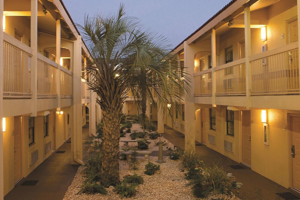 Travelodge by Wyndham Mobile - photo 26