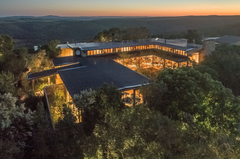 Kariega Game Reserve Ukhozi Lodge — 4-Star Luxury Hotel in Port Elizabeth, South Africa