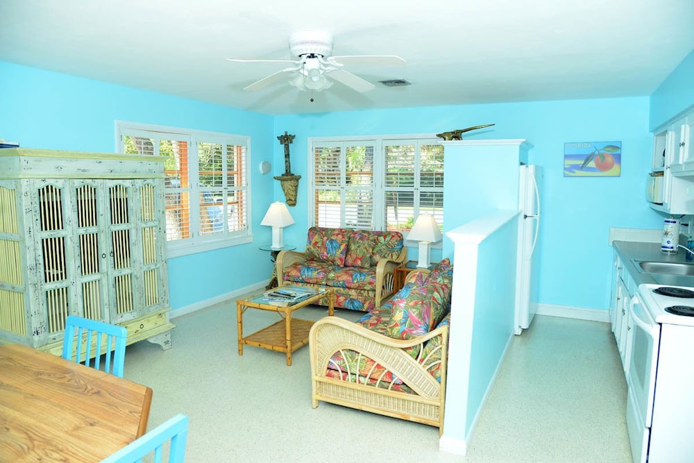 The Palmview and Sandpiper Inns - photo 21