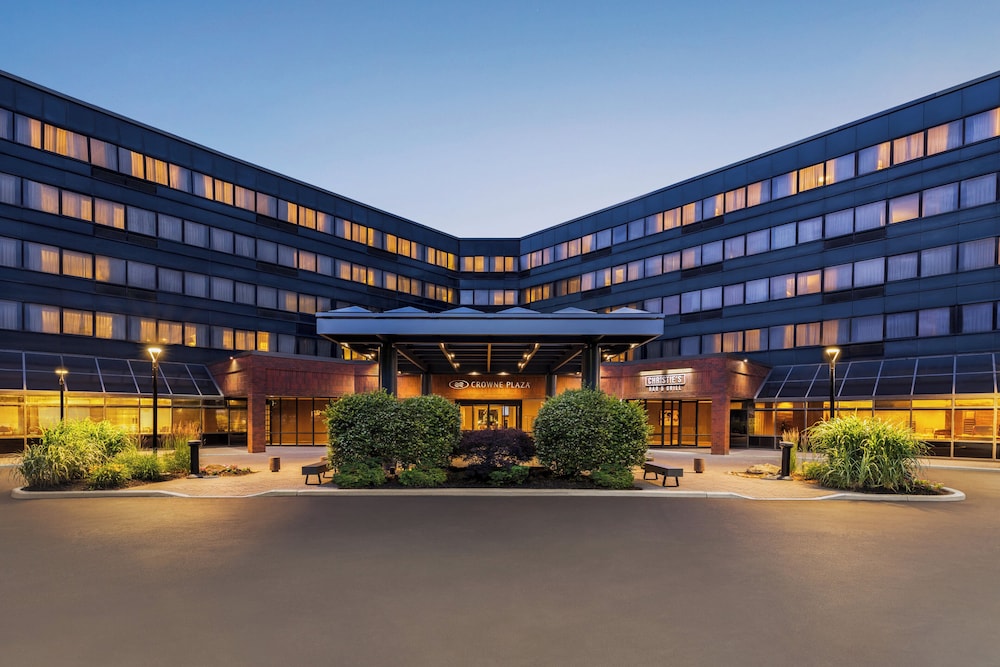 Crowne Plaza Edison by IHG — hotel in Edison