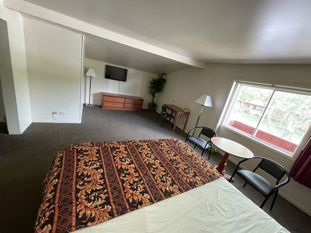 Vibe Inn Whirlpool Suites - photo 11
