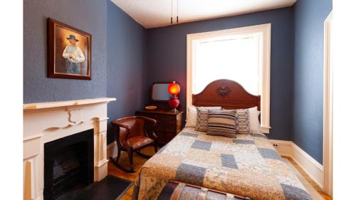 Wyatt Earp Historic Hotel — hotel in Cimarron