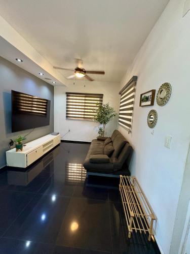 Apt 1 Min to Hotel Zone Pool Free Parking