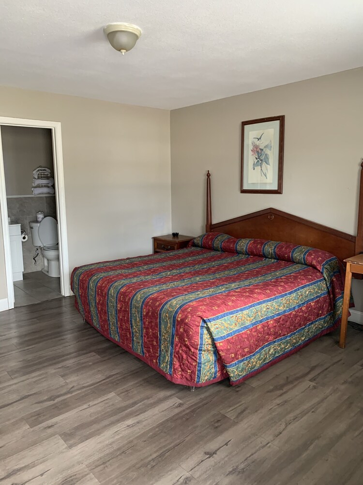 Bayfront Inn Biloxi - photo 17