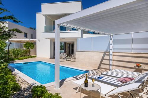 Villa Terra — 4-Star Luxury Hotel in None, Croatia