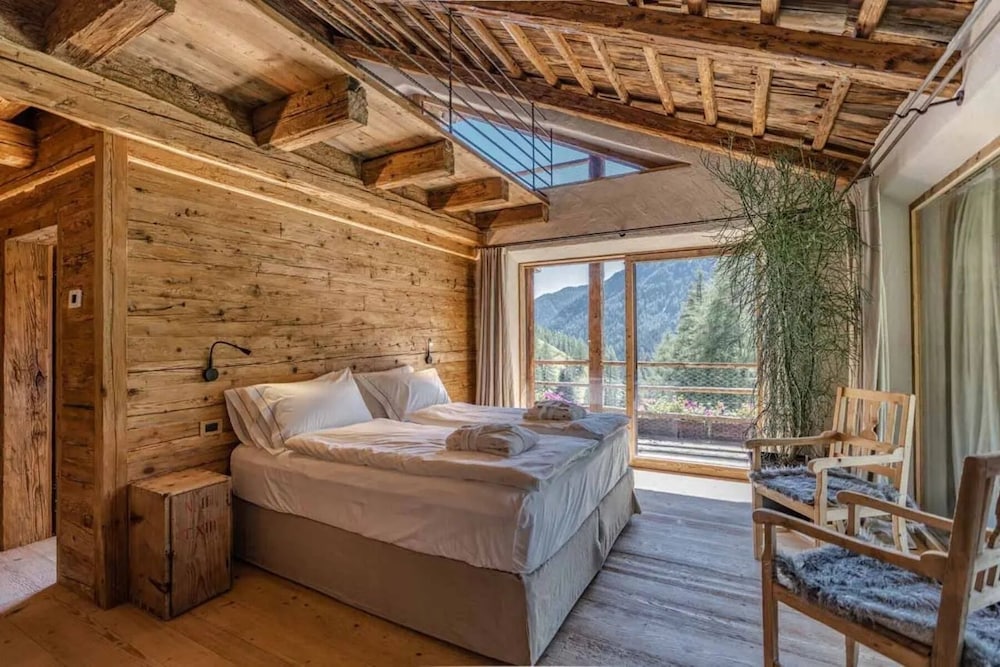 Fantastic chalet — 4-Star Luxury Hotel in Livinallongo Del Col Di Lana, Italy
