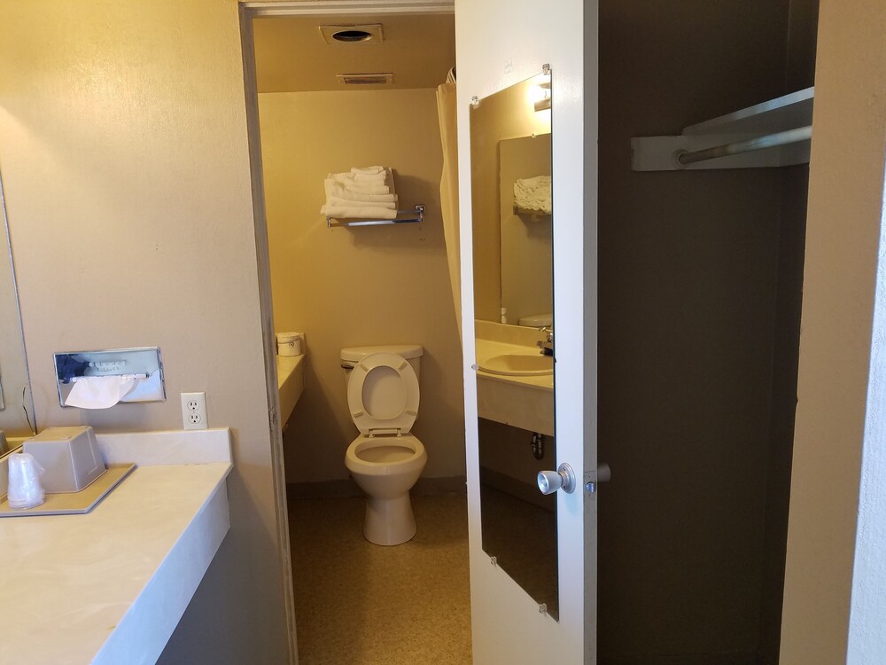 American Holiday Mesa Verde Inn - photo 28