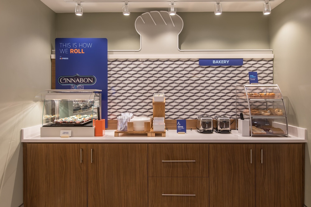 Holiday Inn Express & Suites Rock Hill by IHG - photo 46