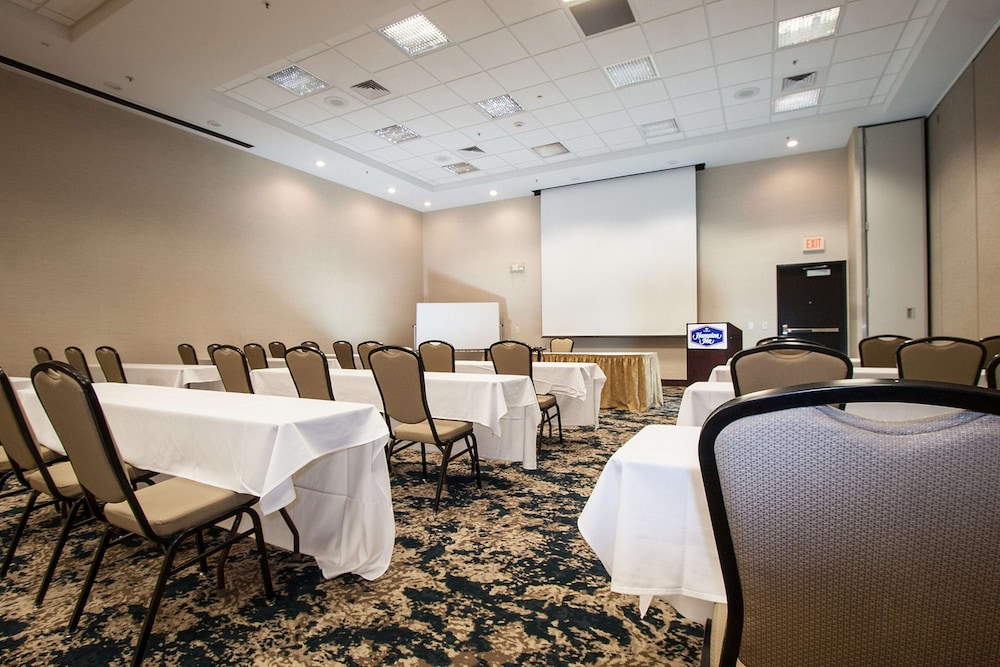 Hampton Inn Great Falls - photo 34