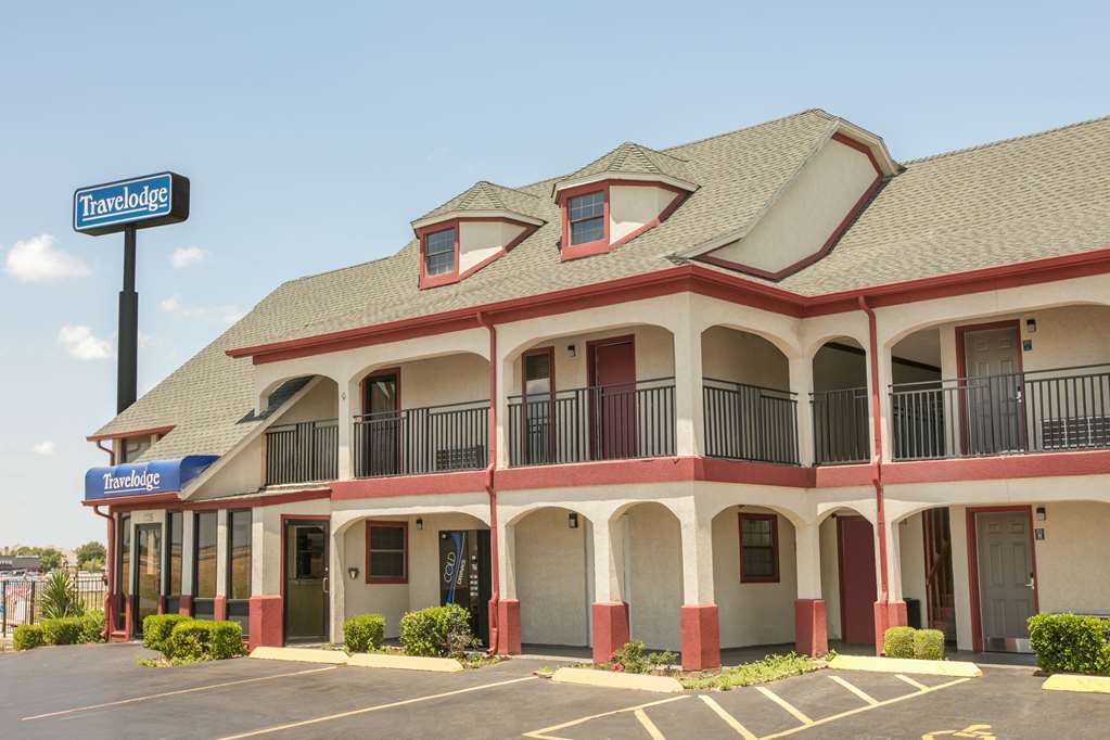 Travelodge Inn & Suites by Wyndham Norman - photo 2
