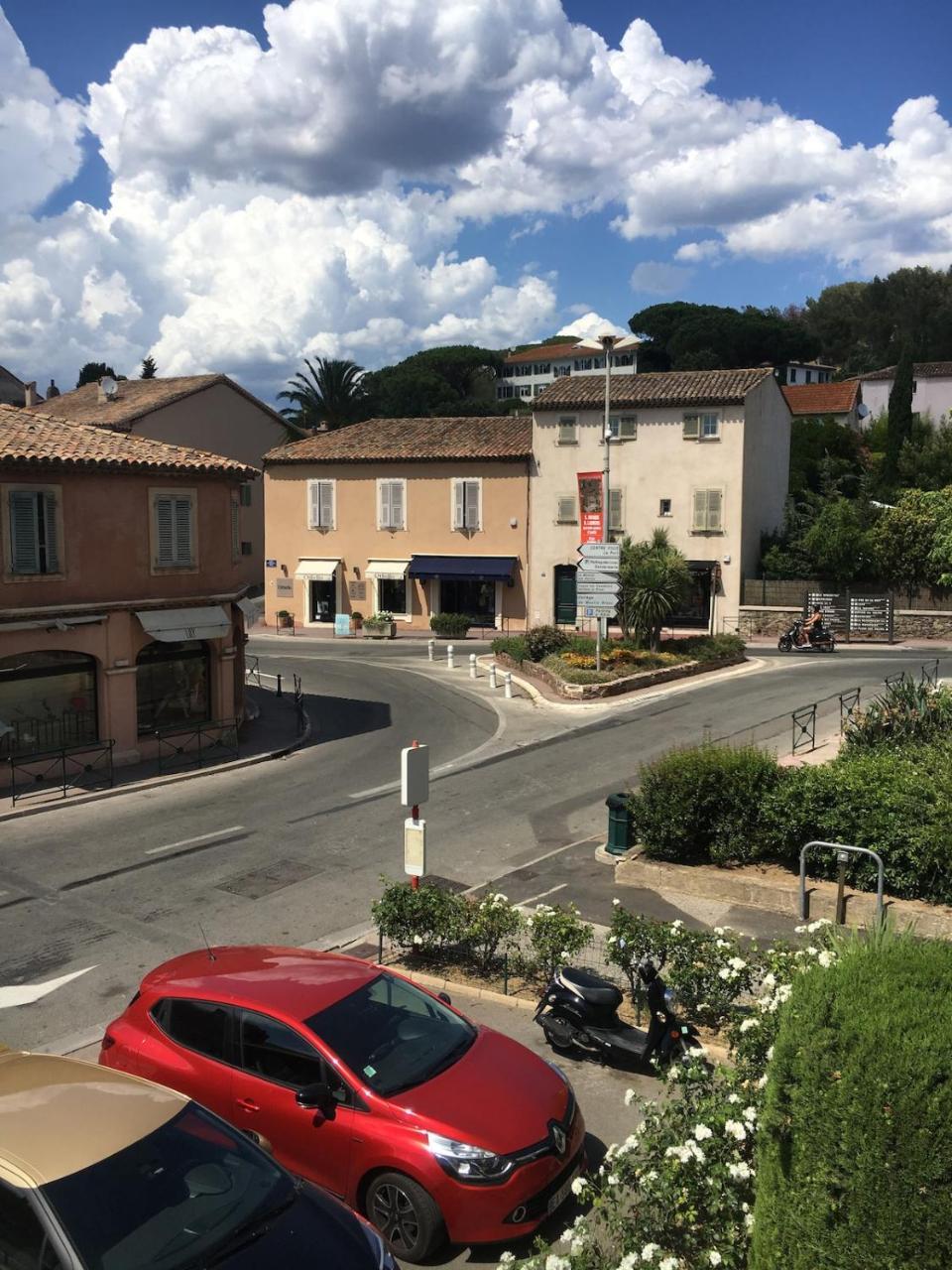 Appartement Place Des Lices Saint Tropez — 4-Star Luxury Hotel in Saint-Tropez, France
