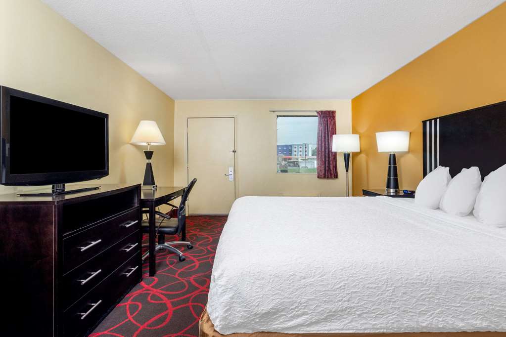 Travelodge by Wyndham Richmond IN - photo 12