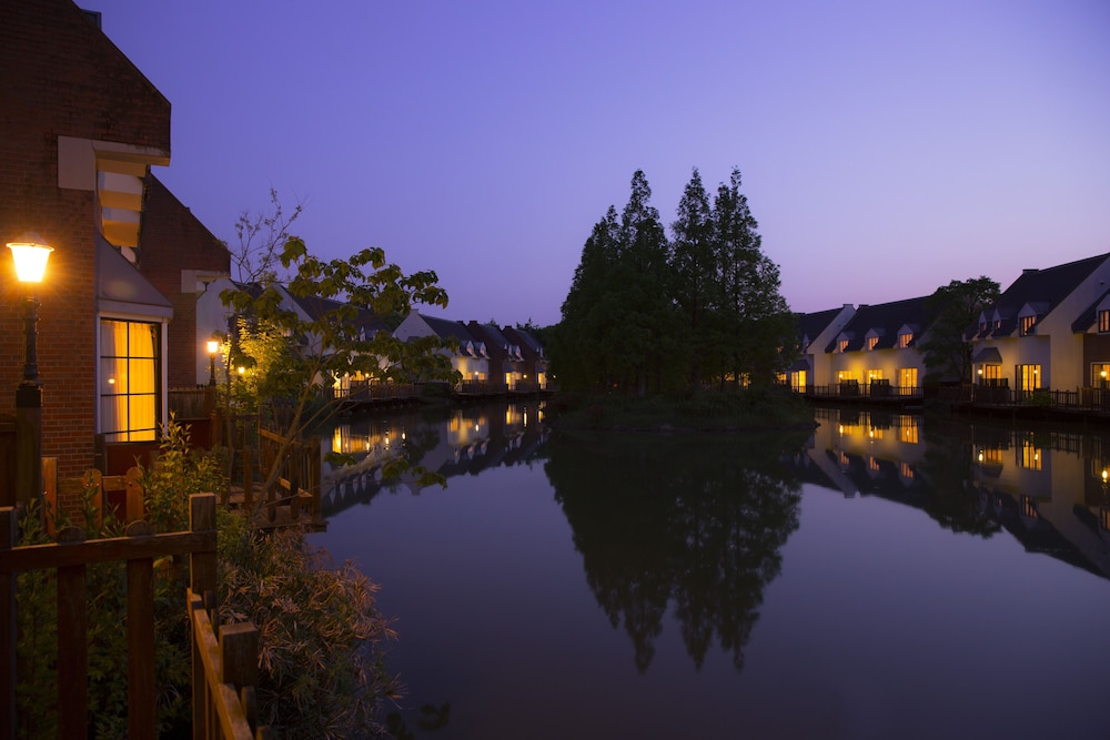 Forest Villa Huis Ten Bosch — 4-Star Luxury Hotel in Sasebo, Japan