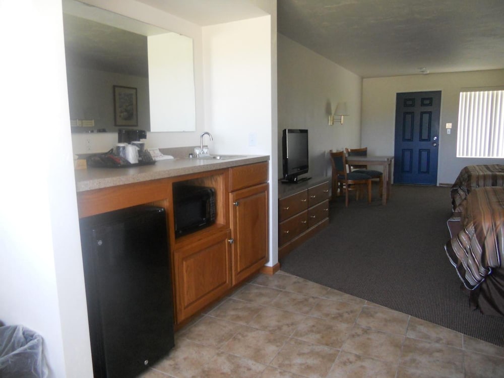 Coho Motel and Suites - photo 18