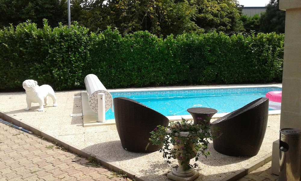 L'Etape - carbon neutral hotel in Vayres