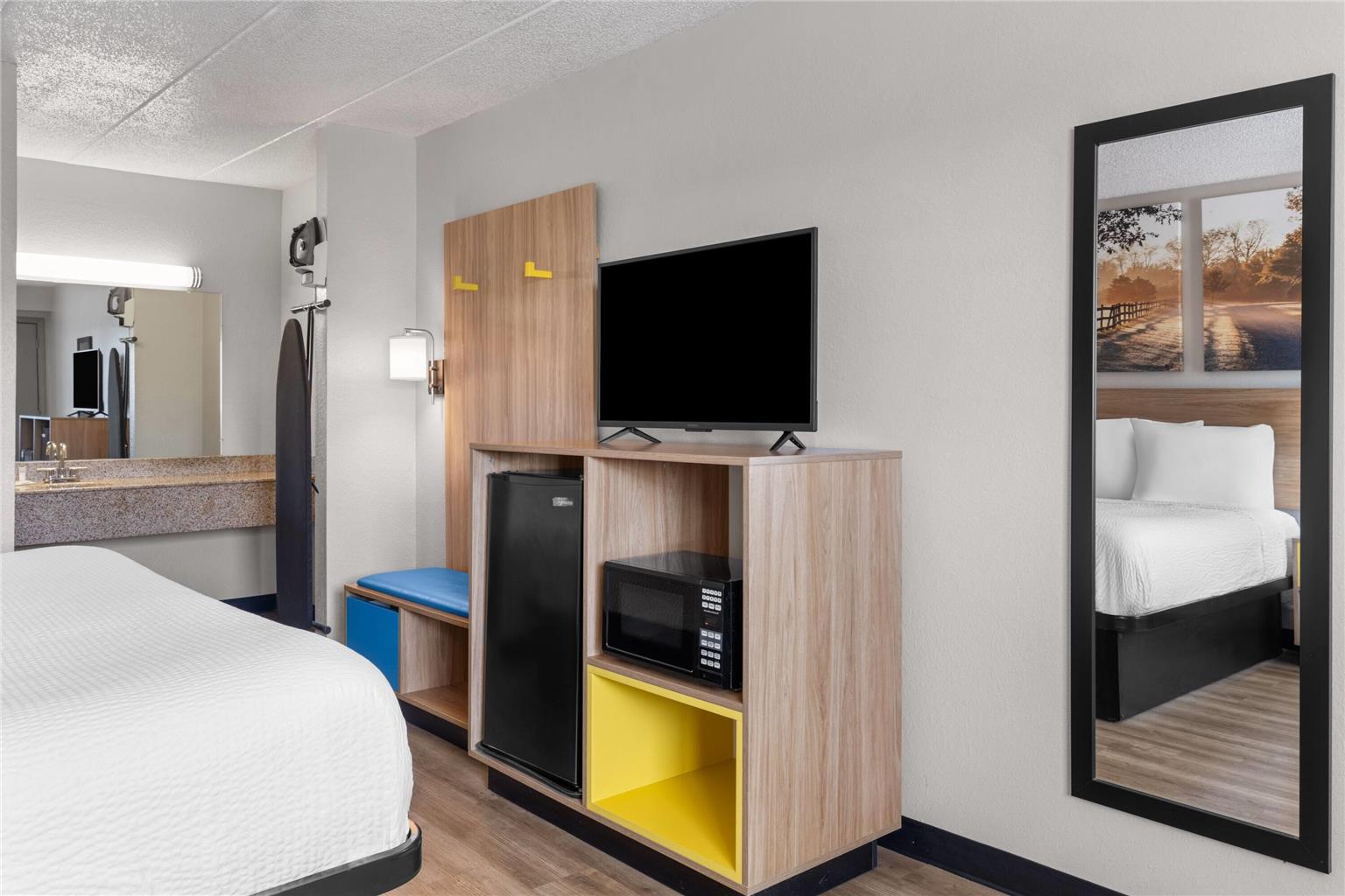 Days Inn by Wyndham Cloverdale Greencastle - photo 18