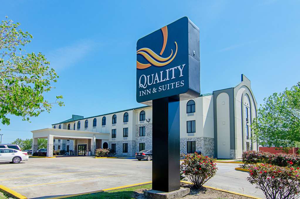 Quality Inn & Suites Near Tanger Outlet Mall — hotel in Gonzales
