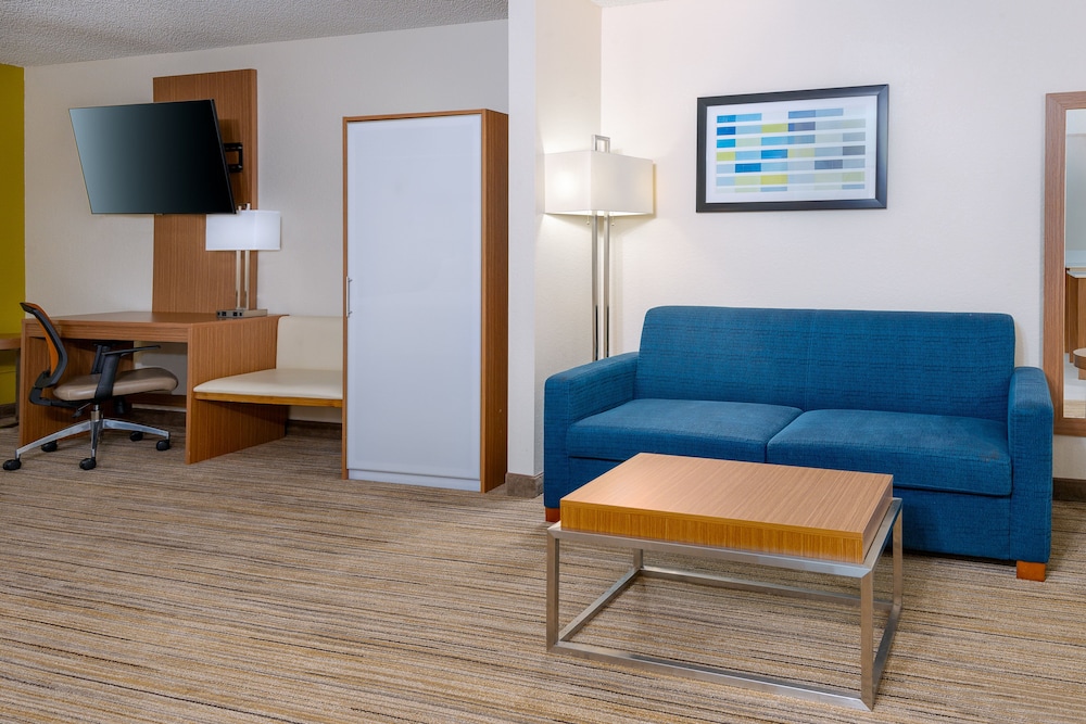 Holiday Inn Express & Suites Naples North Bonita Springs by IHG - photo 10