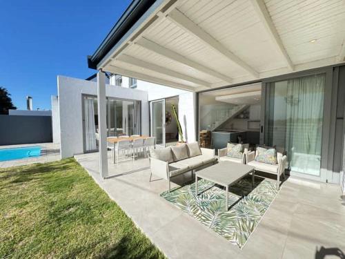 Boardwalk Hideaway 27 Luxe 3BD w Pool in Plettenberg Bay, South Africa