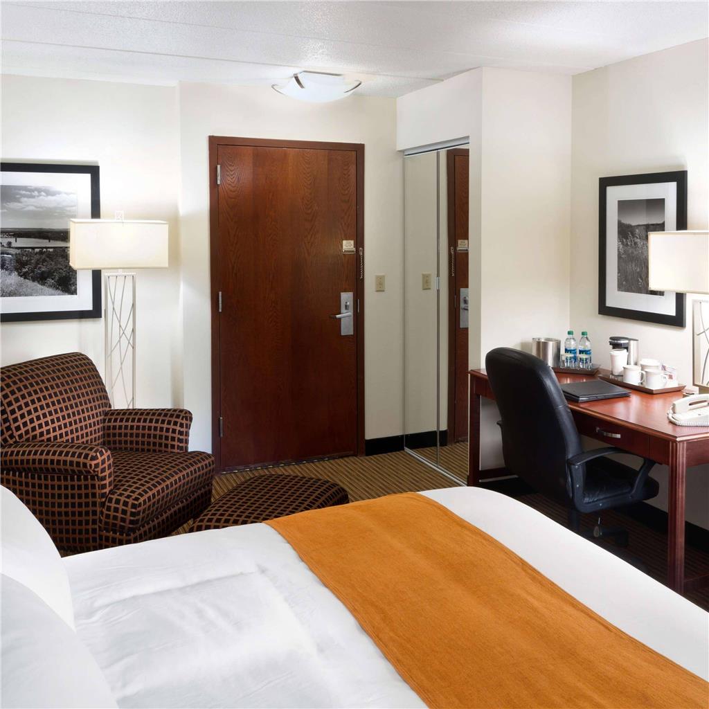 Radisson Hotel Bismarck - photo 7