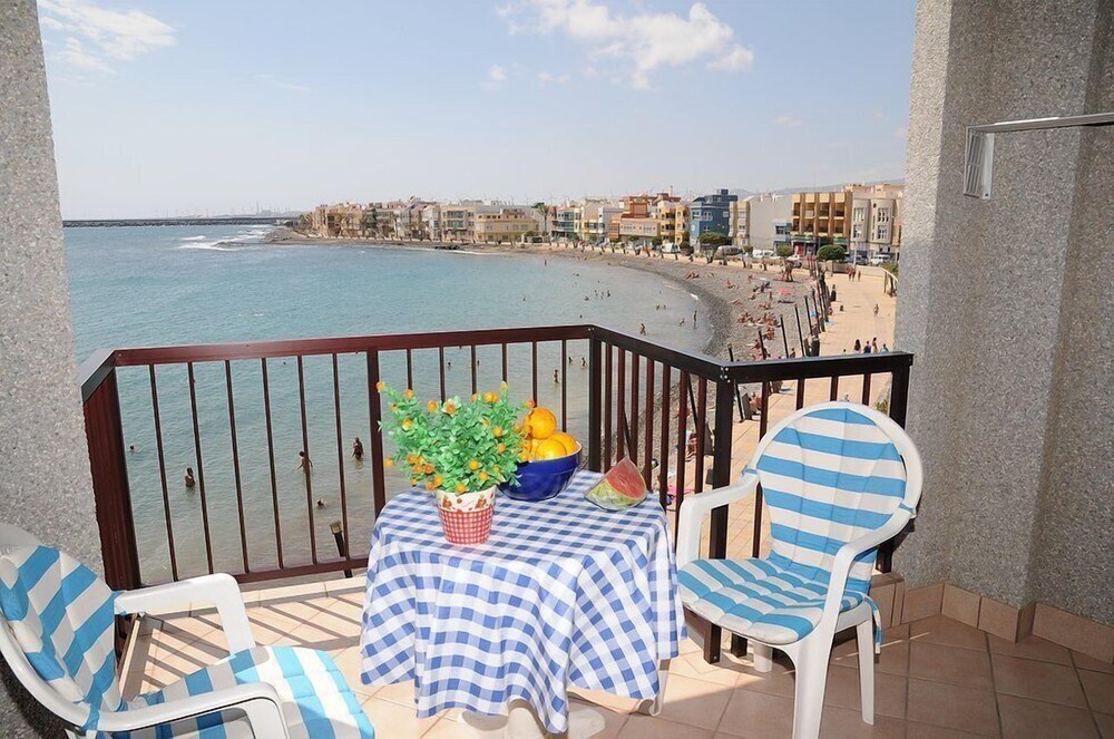 EmyCanarias Primera Línea De Playa — 4-Star Luxury Hotel in Aguimes, Spain