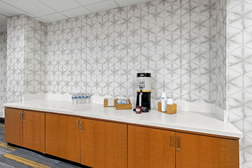 Hampton Inn Bordentown - photo 39