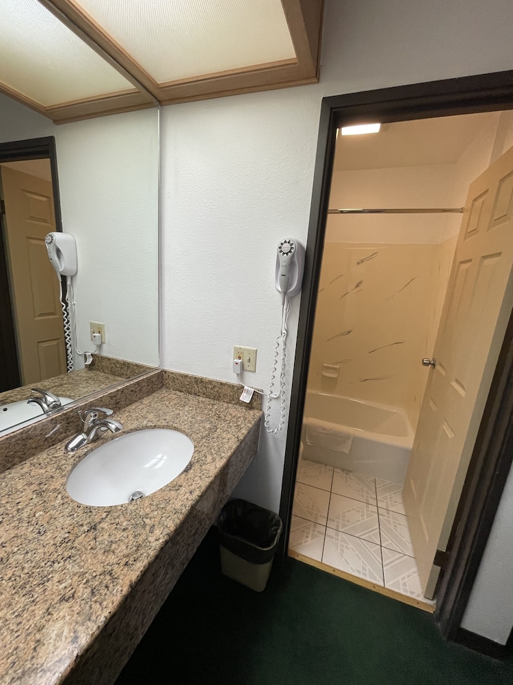 Chino Motel - photo 23