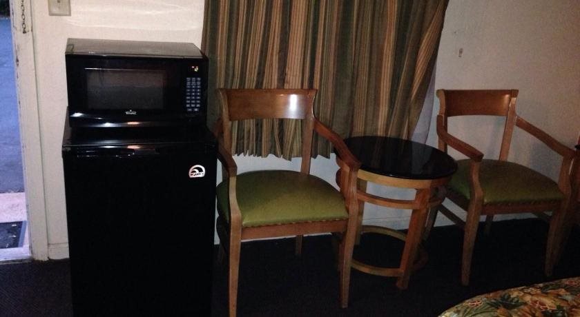 Twin Spruce Motel - last minute hotel in Berlin