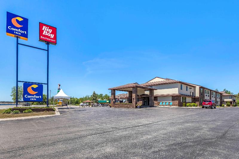 Comfort Inn Manistique MI - photo 9