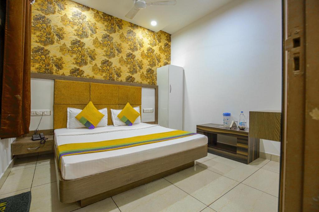 Hotel Lime Wood in Ludhiana, India