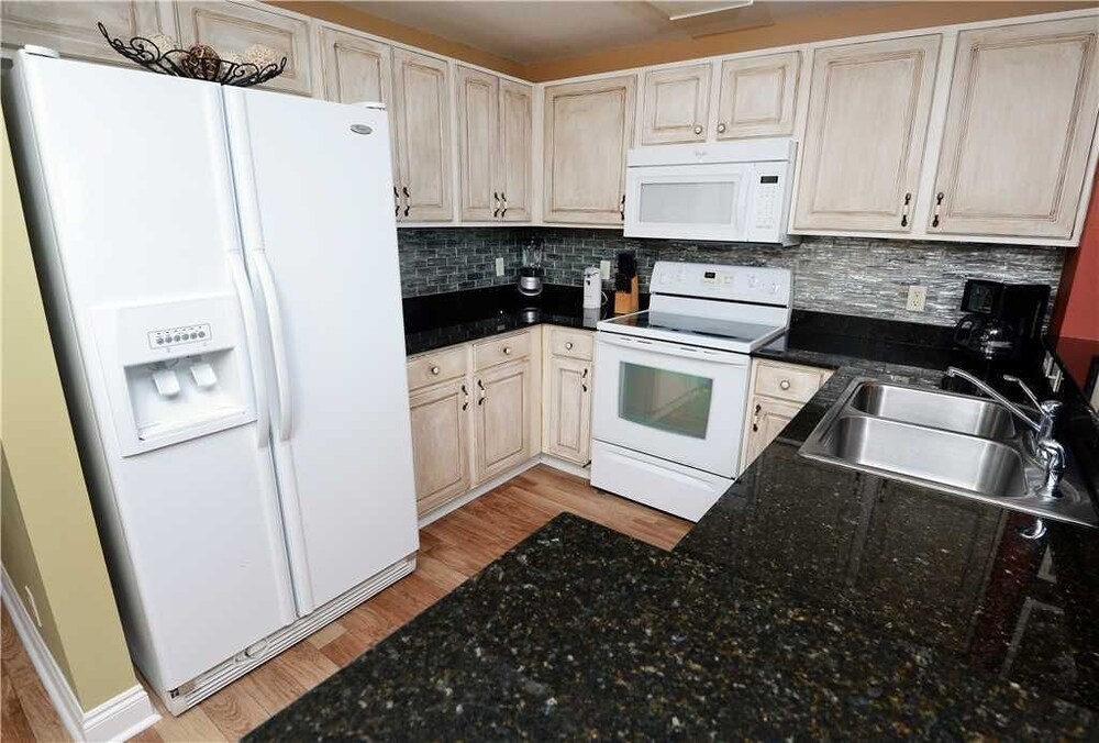 Calypso 1006 East Tower I Three Bedroom Condo - photo 10