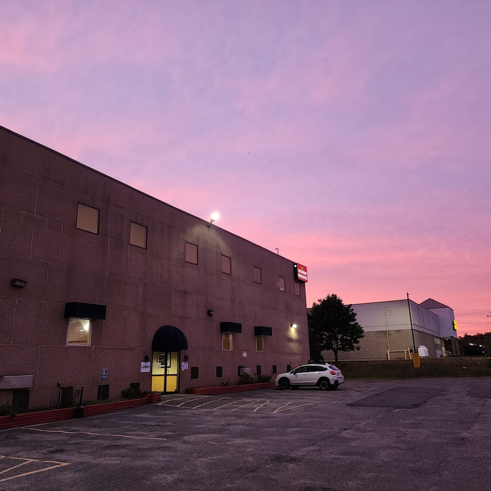 Katahdin Inn & Suites - photo 40