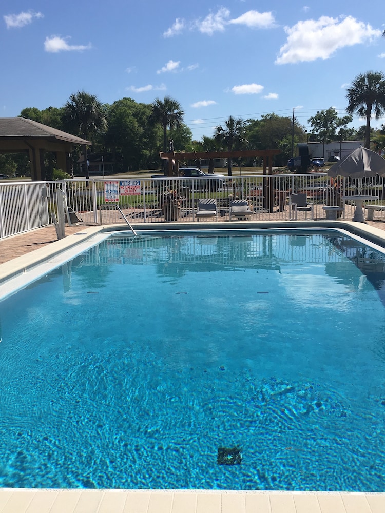 Blue Spring Inn Orange City - photo 15