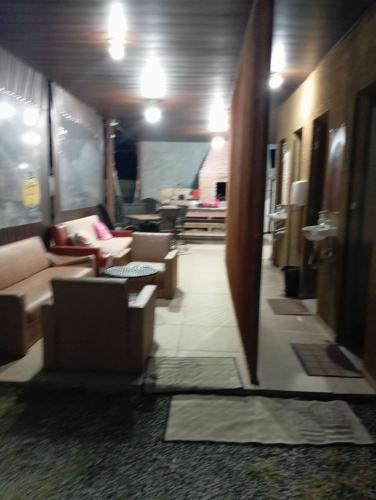 Cabana com Ar condicionado e area de cozinha e banheiro compartilhado a 10 minutos do Parque Beto Carrero