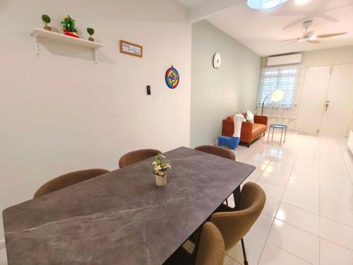 Cozy Batu 4 Game Neflix Water Dispenser in Kluang, Malaysia