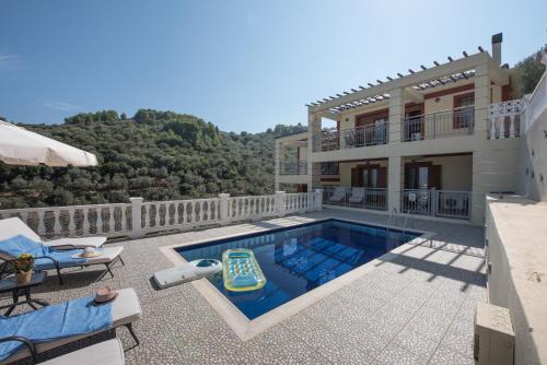 Gallis Villa — 4-Star Luxury Hotel in Skopelos, Greece
