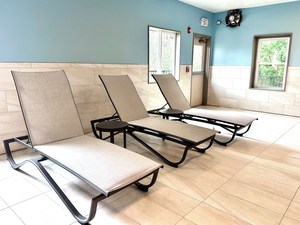 Holiday Inn Express Hotel & Suites Hinesville East Fort Stewart - photo 106