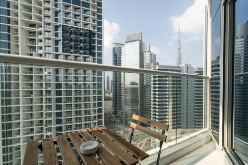 ALiving Stylish Studio with Balcony I Partial Burj Khalifa View I DAMAC Maison Prive B 1315 — 4-Star Luxury Hotel in Dubai, United Arab Emirates