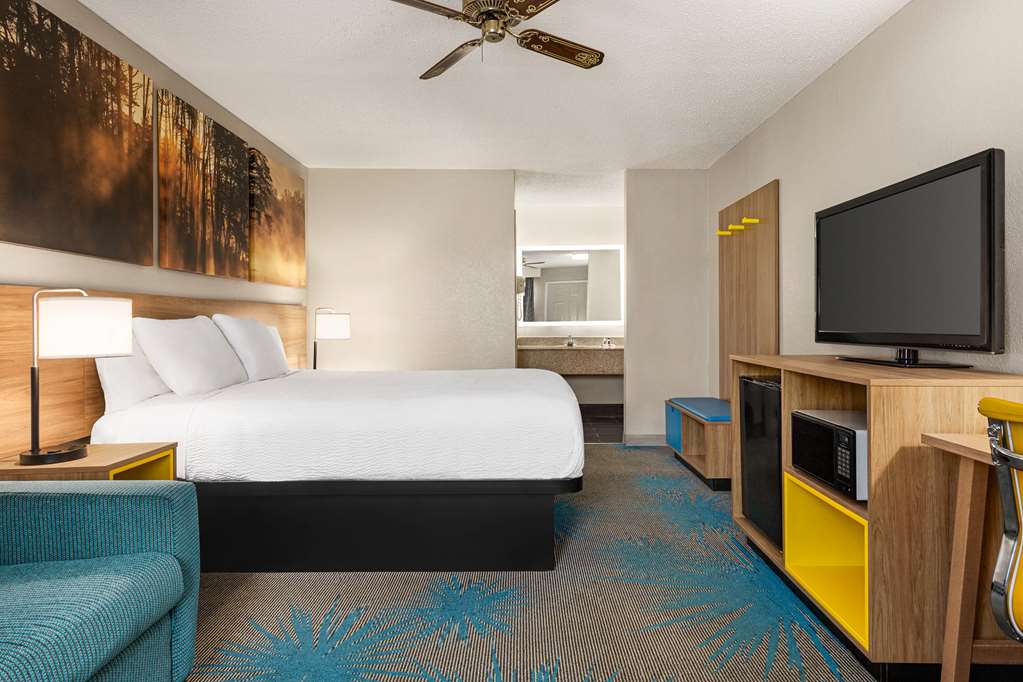 Days Inn by Wyndham Demopolis - photo 11